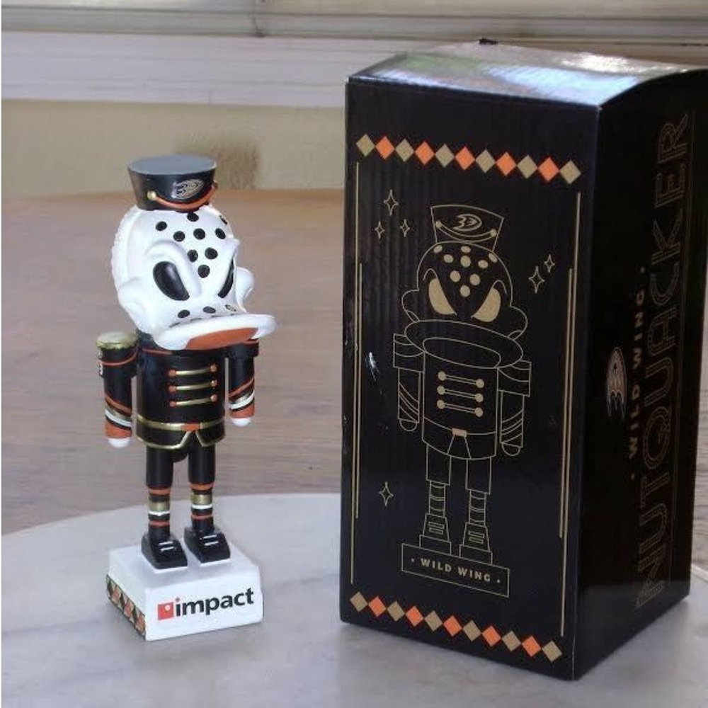 Anaheim Wild Wings Duck Nutcracker Statue Decor Memorabilia Hockey Mighty